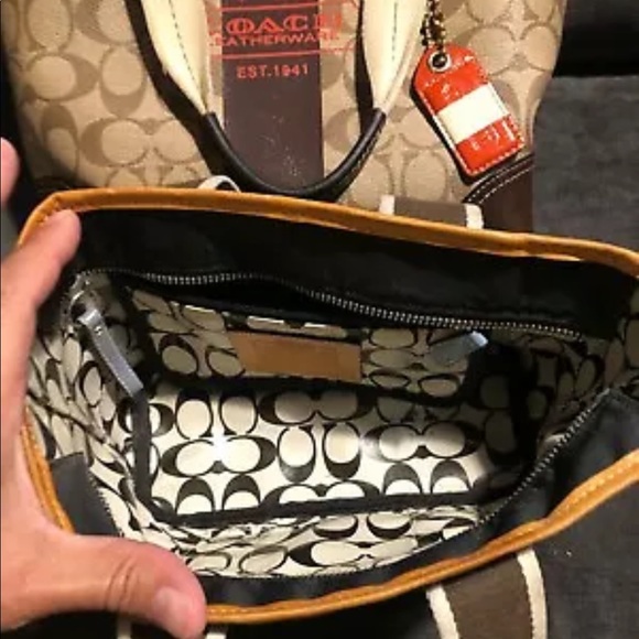 Coach 2 In 1 Handbag, includes a Coach organizer!! - Picture 5 of 8